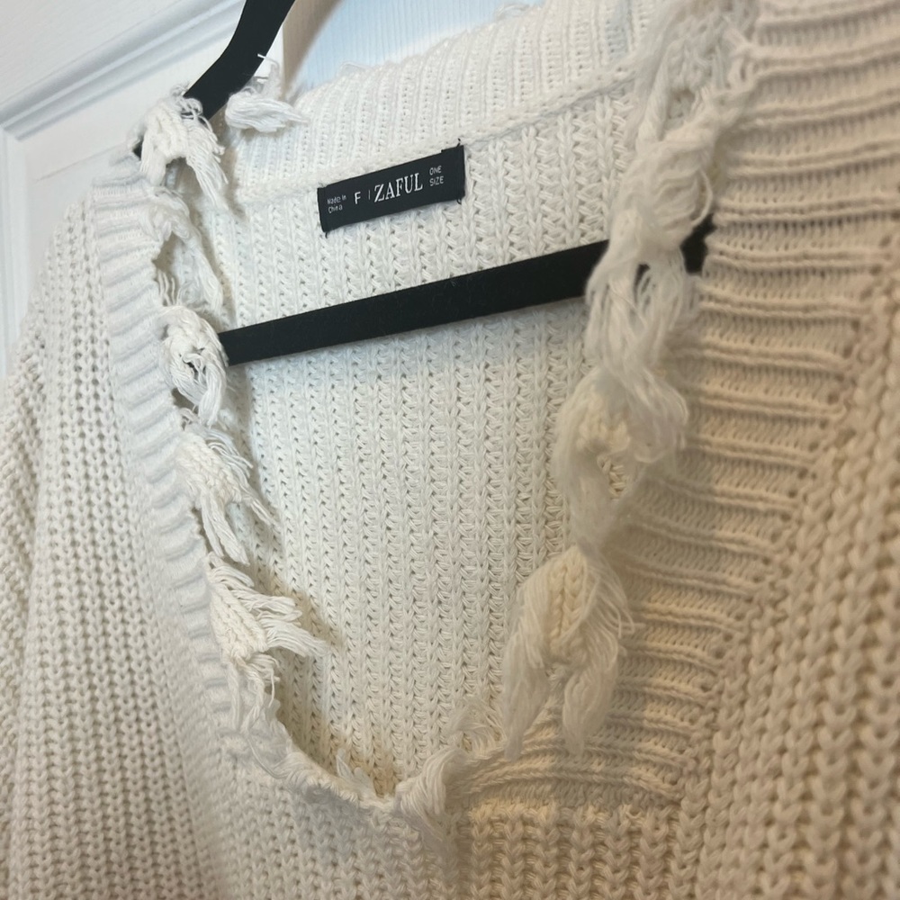 Zaful Loose Ripped Pullover Sweater - Picture 4 of 7